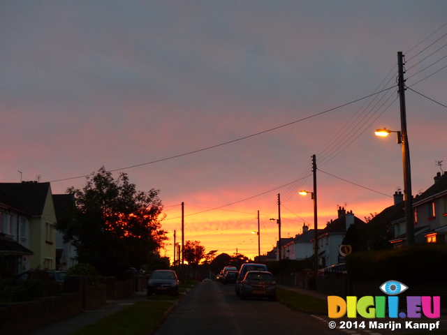 FZ009055 Sunset over Iltyd Avenue